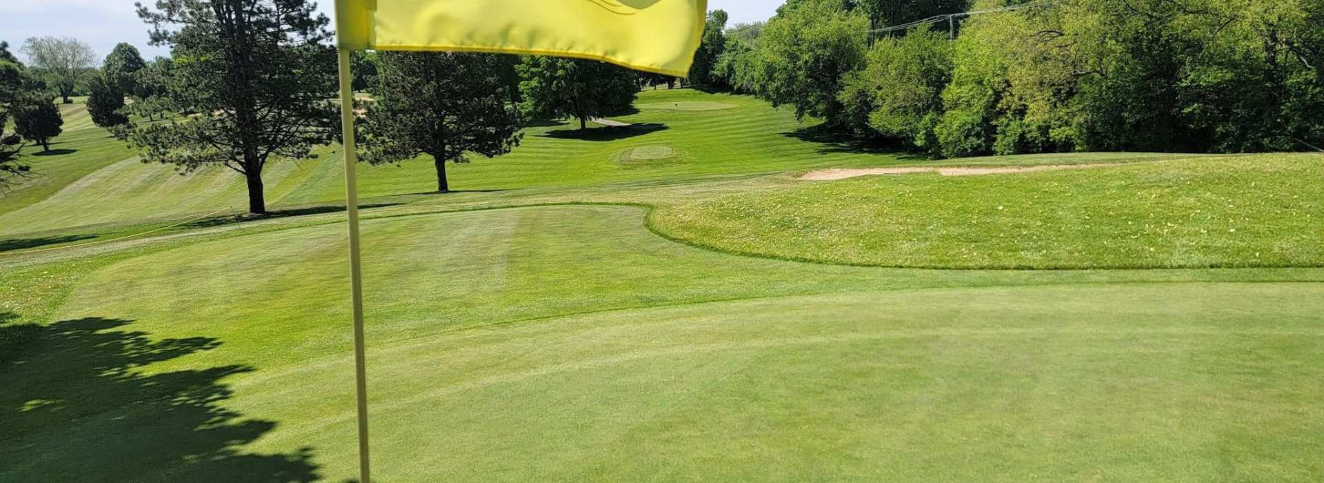 yellow flag on golf course